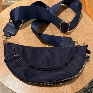 Chico’s Navy Nylon Half Moon Crossbody Belt Bag Adjustable Strap Travel